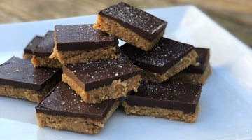 The best protein bar recipe! Propello Life's peanut butter and dark chocolate protein bars taste amazing and use grass-fed whey protein